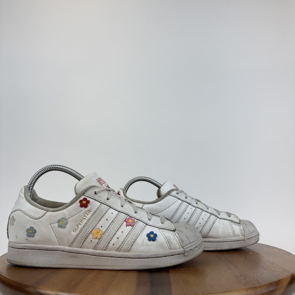 Big Kids Adidas Hello Kitty X Superstar J 'Colorful Florals' Sneakers Size 6 Y